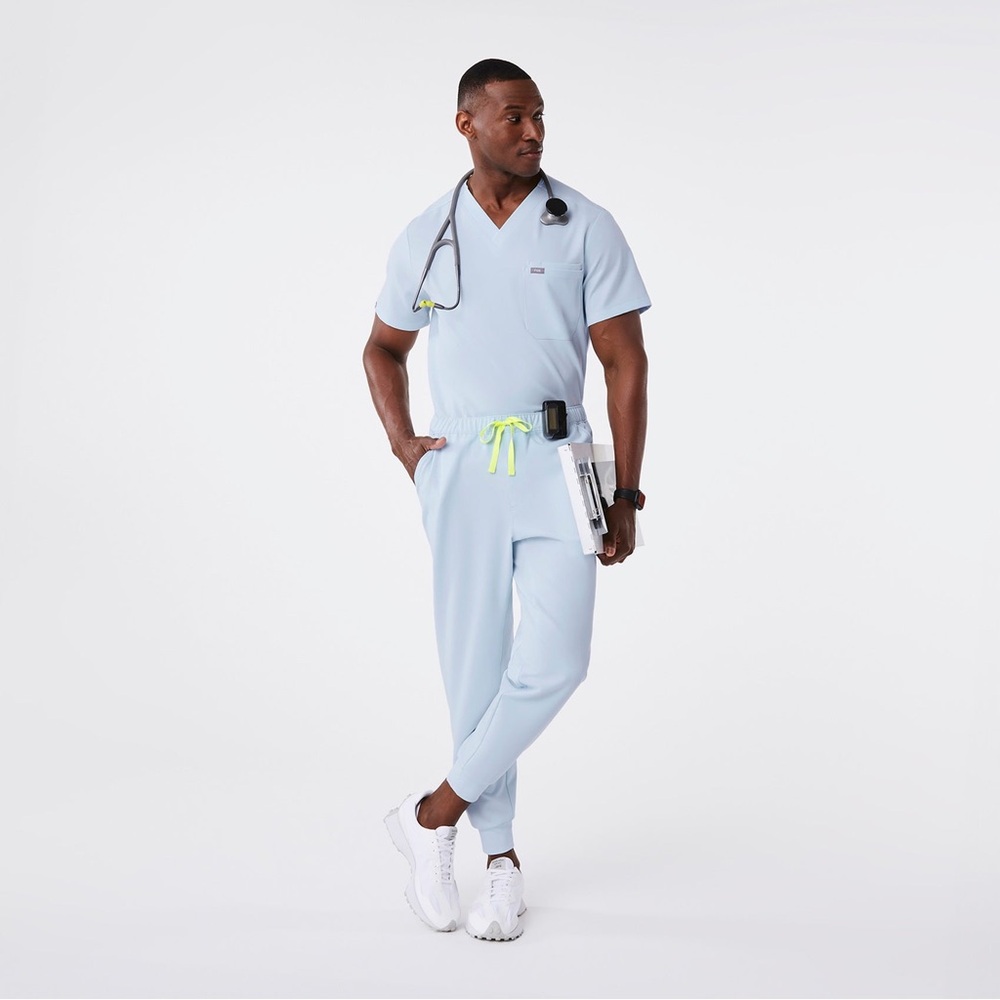 NWT Figs Scrub SET for MEN in size M, Leon top and Tansen joggers regular